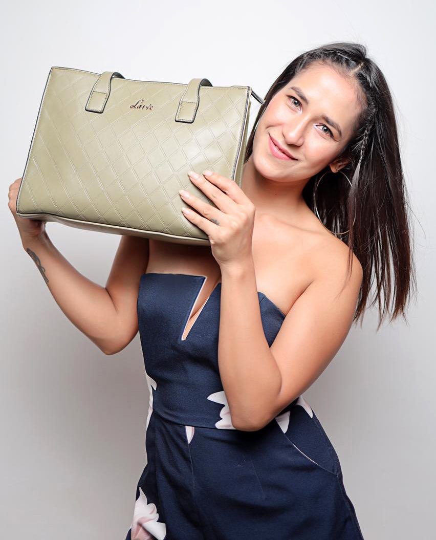 Weekend ready with our Lavie arm candy 👜 Comment your #weekend mood in 3 emojis ✨ . Use code: COLOURMEHAPPY15 for an extra 15% off, site wide 🛒🛍️ . #lavieworld #laviegirltribe #handbag #fashion #friday #onestopshop #ootd #trending #explore #fashionbag #love