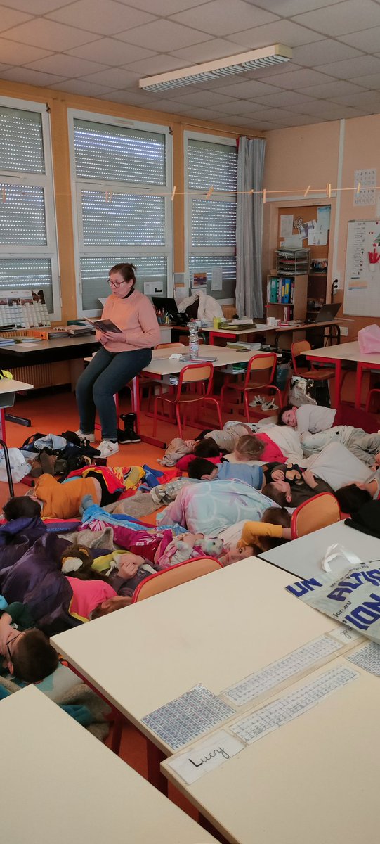 EcoleSources's tweet photo. Dans le cadre des nuits de la lecture, les élèves de CP et CE1/CE2 se sont raconté des histoires qui font peur 😱 https://t.co/Z8aXgbC3Sp