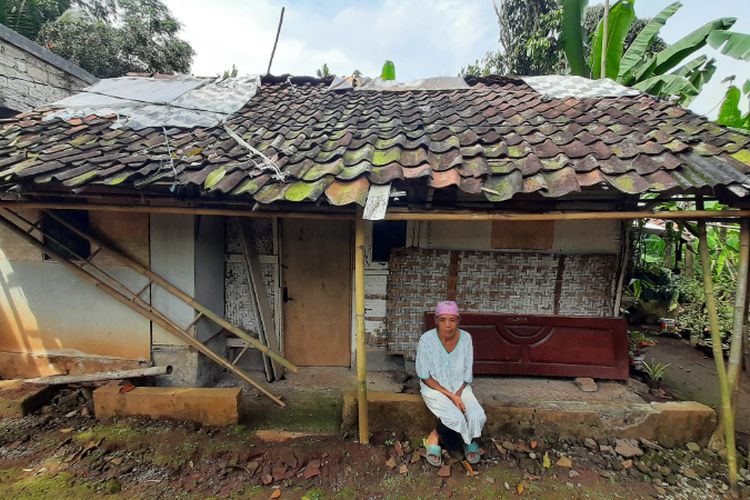 Innalillah! Di Tengah Megahnya Masjid Raya Al Jabbar, Ada Rumah Warga yang Terancam Ambruk dlvr.it/ShBKS2