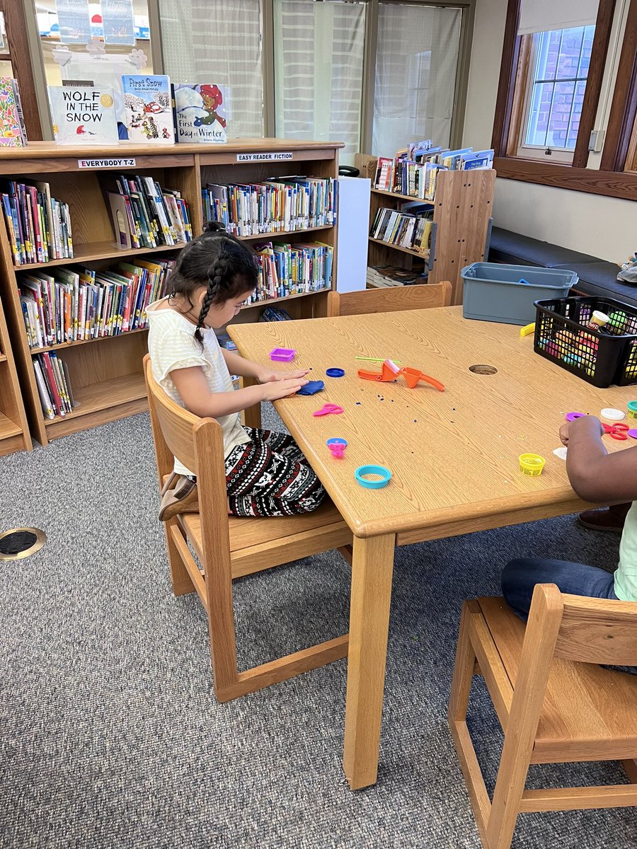LibEricksen's tweet image. Station time in the library today!! 🤩#librariesrock #creativeminds #funfriday @HammondTerrilyn @RCSDsch5 @NYBookDr