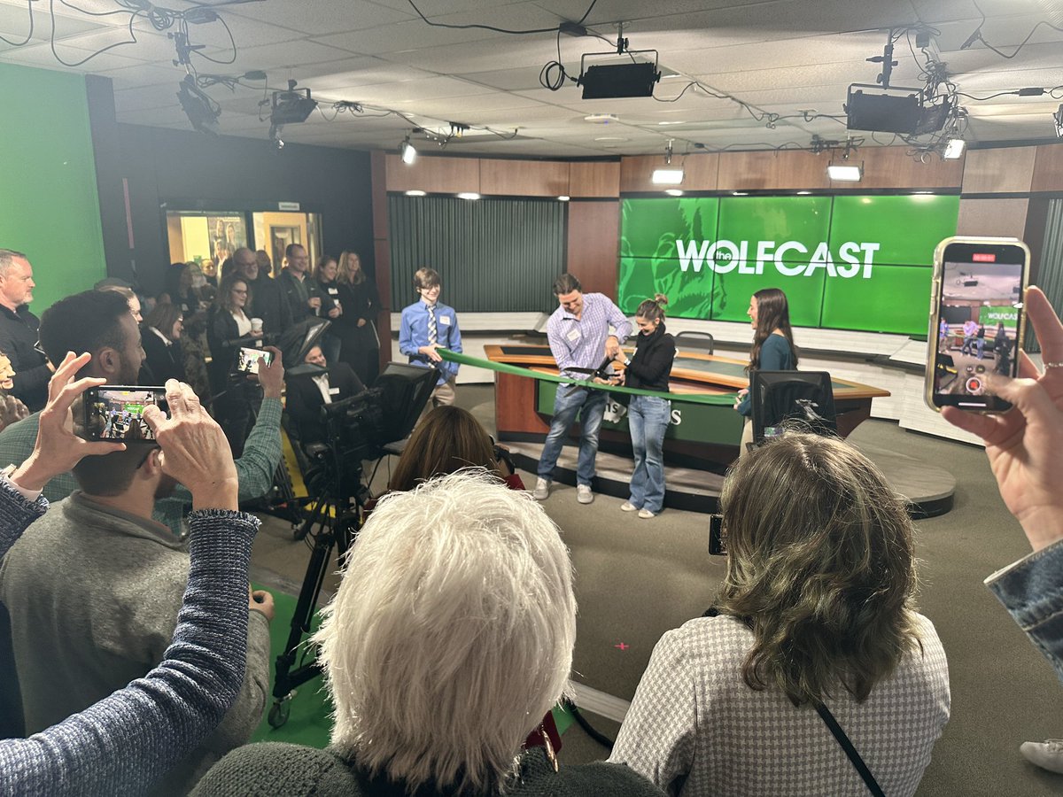 DanielLISD's tweet photo. What a beautiful new set in the @CPHSNews studio! Thanks for inviting us out to the ribbon-cutting. 

@anthonyjgarcia_ &amp; these CPHS students do an amazing job of running a real-world newsroom operation, providing students w/ valuable hands-on experience.
#1LISD https://t.co/KKyWKZVeAQ