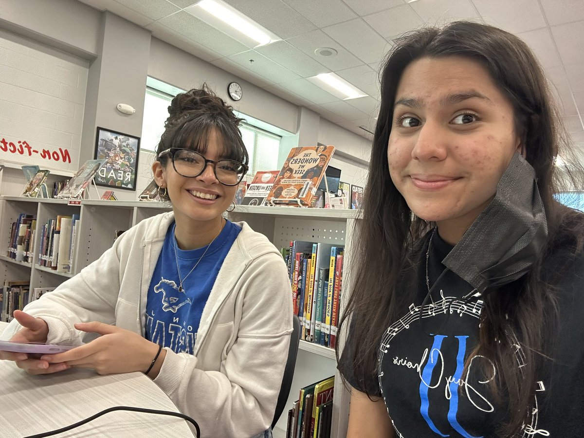 jaychoirs's tweet photo. Last Thursday and Friday, we had some of our choir members attend Jones and Rayburn Middle Schools to show off our amazing skills and recruit future singers ! We are so excited to see everyone at Jay next year ! 💙 https://t.co/9imBSX8FHz