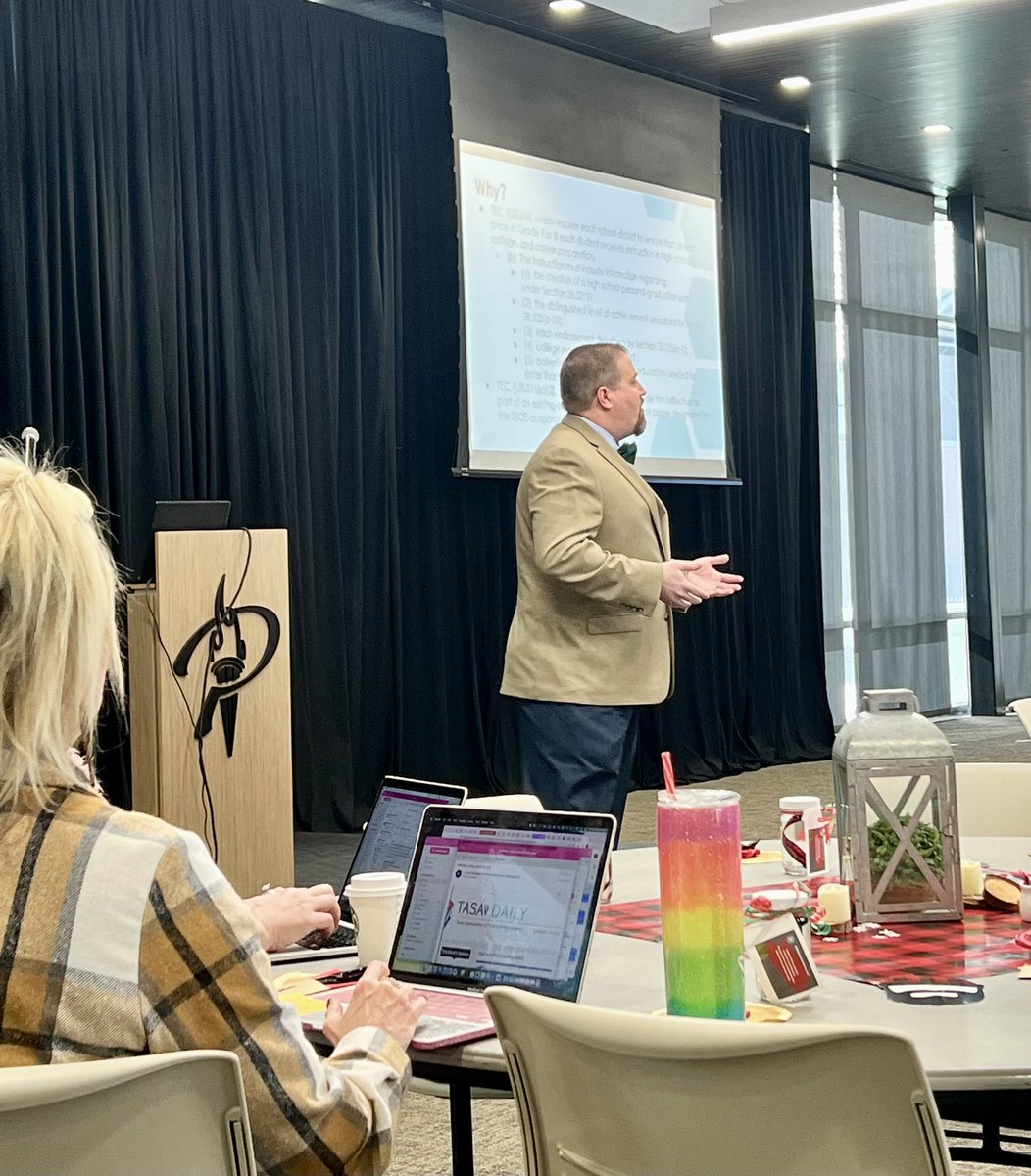 Region10CCMR's tweet photo. 🔆Shoutout to @pflug327 @Region10CCMR for sharing about Career Navigating to our Director of Counselors meeting today. 🙌🏼#writingthefuturetogether @ https://t.co/cyCaXBv2zU