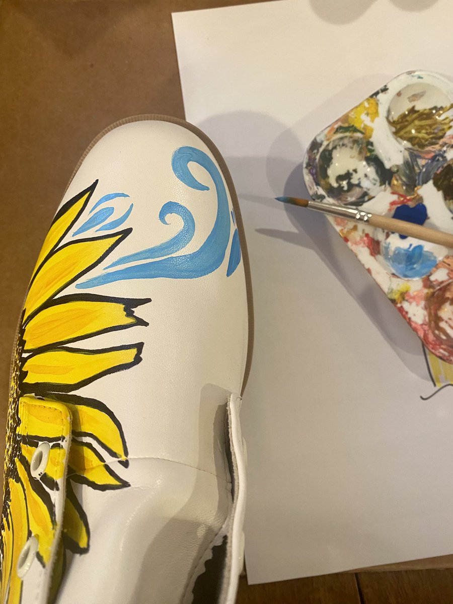 ArtYourself's tweet photo. My wearables will continue to be 💙💛, as long as there is war against 🇺🇦 #ArtTherapy #StandWithUkraine https://t.co/6vkFc9Mmfz