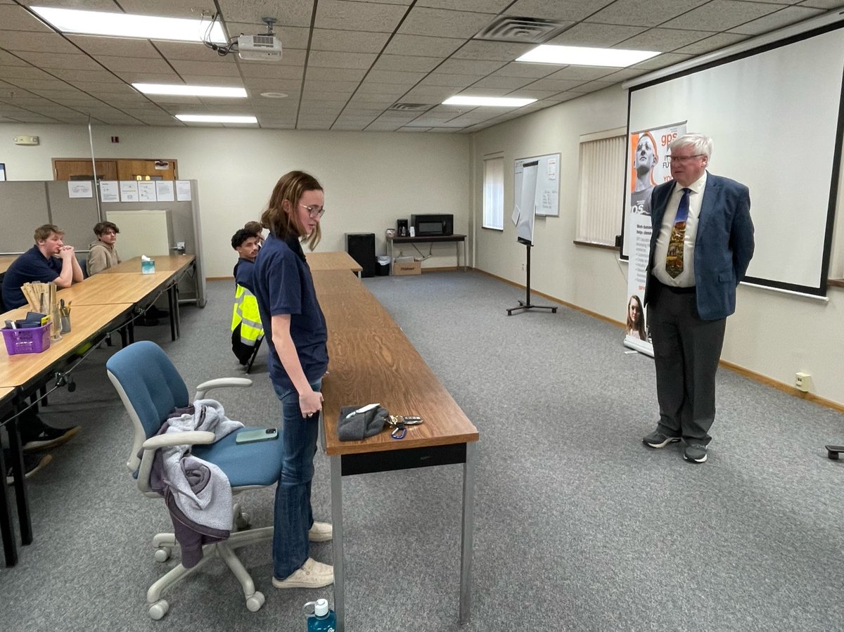 .@GPSEdPartners out of #Neenah is empowering students with a work-based learning environment to prepare for long-lasting technical careers. I enjoyed meeting with the students who represent the future of the manufacturing and technical industries in #WI.