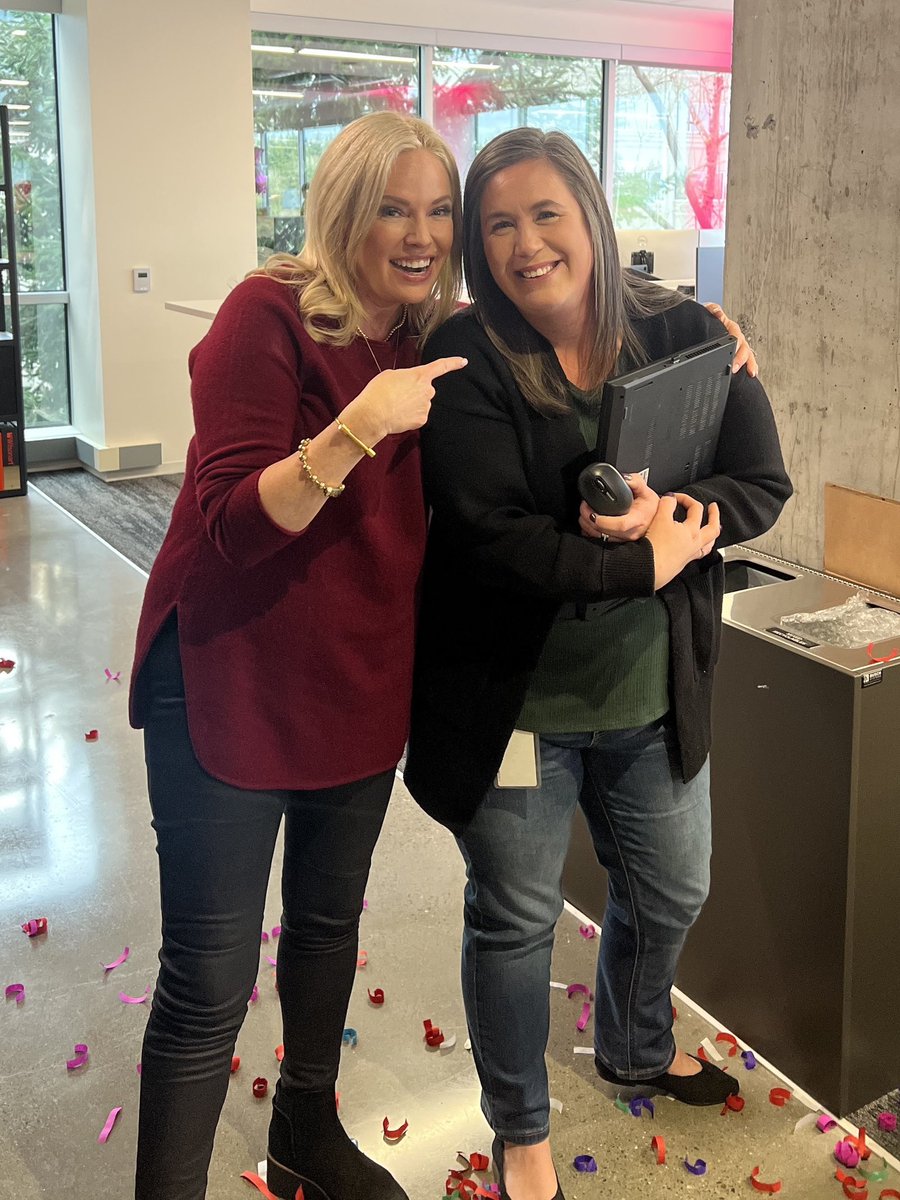 Darcey_Estes's tweet photo. It’s PEAK WEEK at @TMobile and we love surprising our winners and celebrating their incredible contributions and leadership! Congratulations to @AnnieMLindner for winning this prestigious honor! She’s Maui bound!! 🕶️🌺🌈🍍#PEAK2023 https://t.co/nYsM9KYCmK