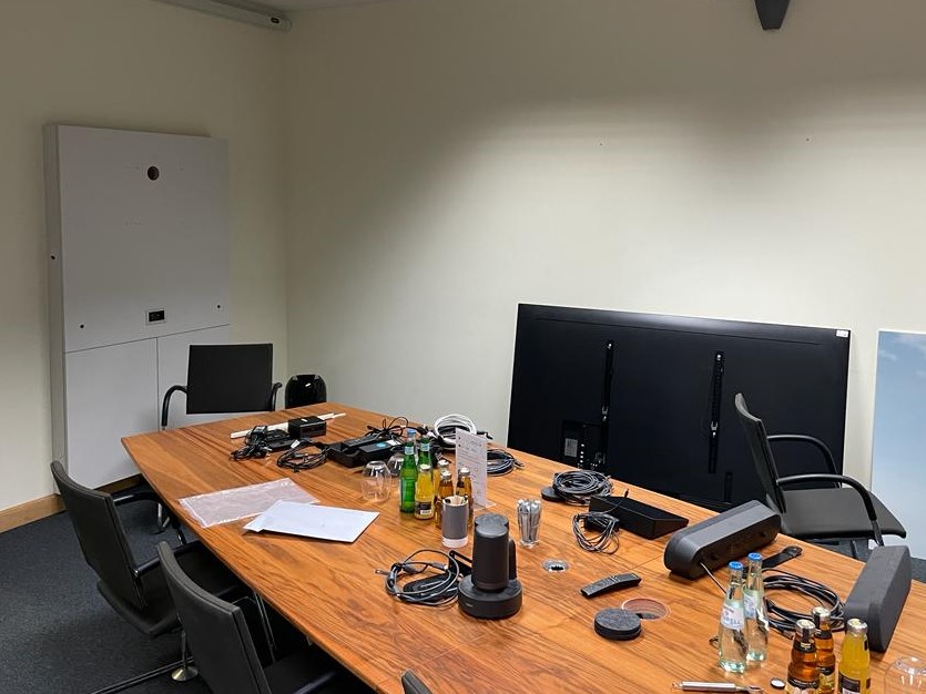 MillerMeier's tweet photo. Neues Jahr, neues Büro!
Nach über 10 Jahren in der Französischen Straße sind wir umgezogen, ab sofort findet ihr uns am Potsdamer Platz 10! In den letzten Wochen wurden Kisten gepackt, Schuhe aussortiert und Möbel transportiert, sodass wir bald auch das neue Büro zeigen können🏢 https://t.co/KezZPLPkkT