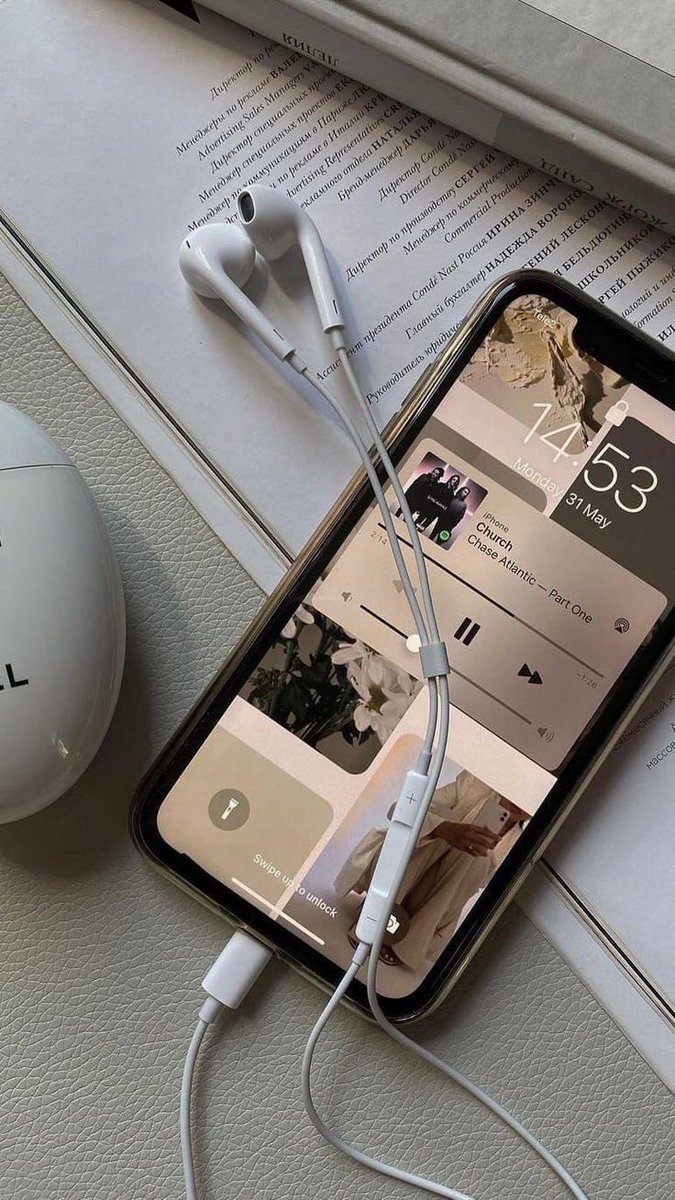 RandomItIsxx's tweet image. manifesting “iPhone” this year ✨