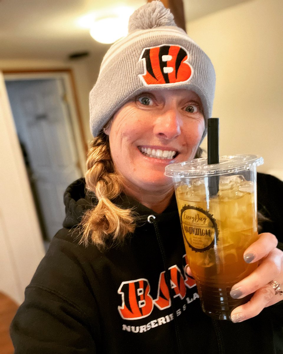 teresa_bard's tweet photo. It’s FriDEY…. @Bengals Show Your Stripes 🧡🖤🧡!! Of course drinking my good luck Bengals Boba from @EastgateShake!! #RuleTheJungle #showyourstripes #RuleThePlayoffs #BeattheBills https://t.co/gIMFjGENZH