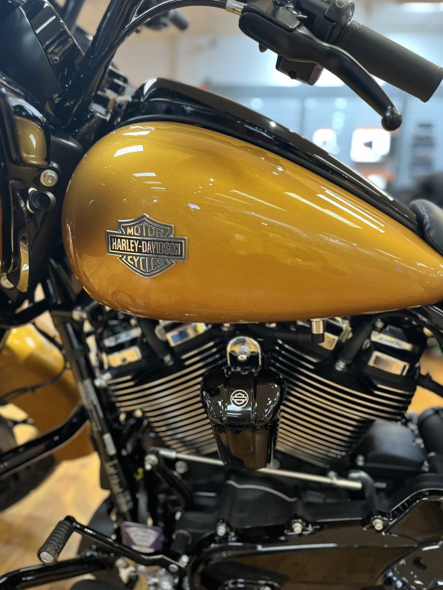 HDofWV's tweet photo. Go for gold at the all new Harley-Davidson of WV! 🥇 The 2023 Road Glide Special in Prospector Gold is shining in the showroom for you! 😎 https://t.co/Jw3hxqfA4Q