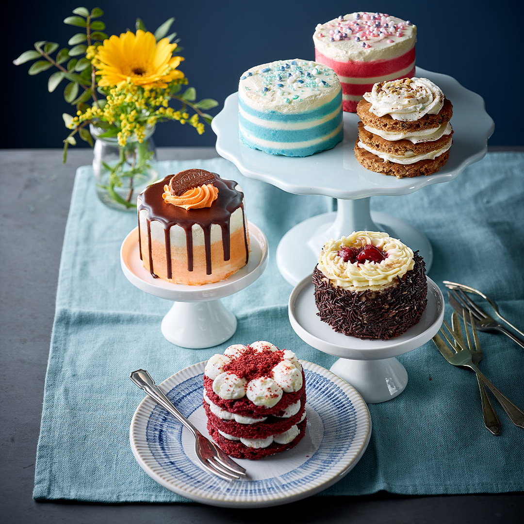valeriecafe's tweet photo. Our cakes have been in tiers over this debate 😉

This one’s for you @RishiSunak ...we’ve now launched the Office Sharing Box, featuring six mini cake classics. Now with a tasty 20% off  🏢🎂

#patisserievalerie #officecake #cake #debate #delicious #sharing https://t.co/YjGPrgjSRx