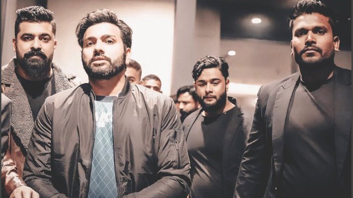 EmperorRohit45's tweet photo. Rohit Sharma Always Looks Great In Lead Role ❤ https://t.co/ds0FTXtau8