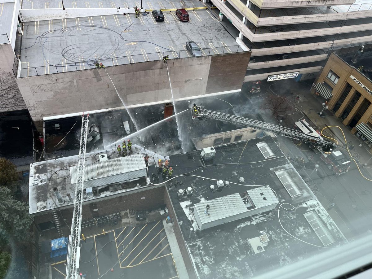 damnarbor's tweet photo. Current state of the Vape City fire. Photo via: @abdu8ya https://t.co/lRsC7pVn8c