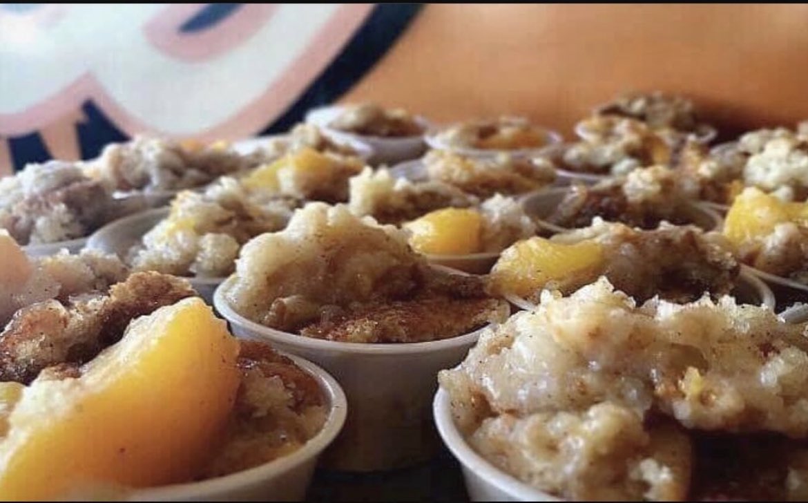 Arcade_Memphis's tweet photo. Friday is a good excuse for a cheat day 😉 All of our lunch plates comes with peach cobbler today! 
Breakfast served all day, open 7-3 
Lunch specials served 11-2 
#arcaderestaurant #downtownmemphis #vintage #oldestcafe #breakfast #dailylunchspecials #foodnetwork #memphiseats #tn https://t.co/tSsPwqS46T