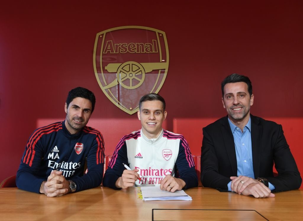 FabrizioRomano's tweet photo. Arsenal director Edu: “We’re delighted to have completed signing of Leandro Trossard. We have a clear plan”. ⚪️🔴 #AFC

Arteta: “He is a versatile player with high technical ability, intelligence and a great deal of experience in the Premier League and at international level”. https://t.co/cXrgu13EDA