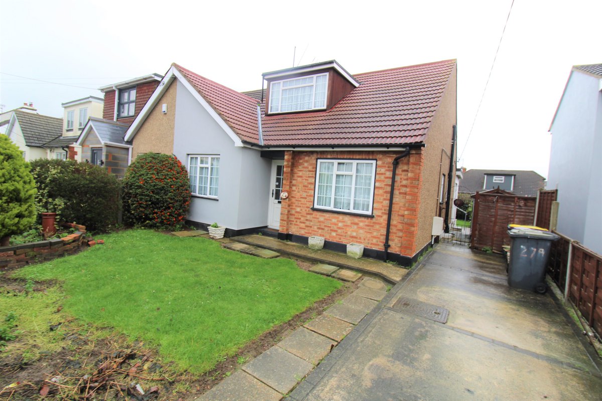 digginsrayleigh's tweet photo. Why not come along to our open day tomorrow afternoon and view this hugely spacious Four Bed chalet in Sutton Court Drive, Rochford? Click on the link below for full details including price &amp; floorplan:

https://t.co/HAdfcNnqR5 https://t.co/tmxtosmdvi
