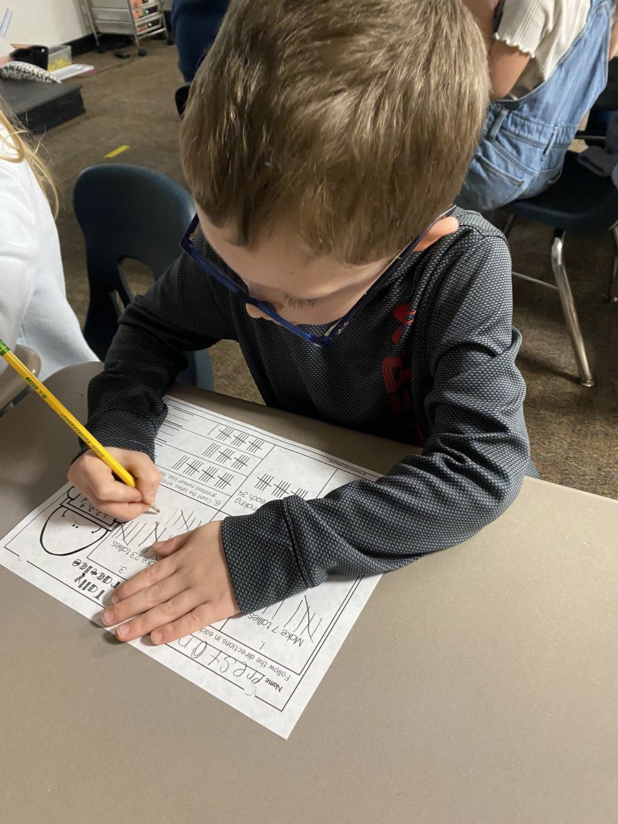 dclingingsmith1's tweet photo. First graders have been having fun learning about organizing data and graphing this week!! #fabulousfirsties #tallymarks #bargraphs #picturegraphs #allthedata @VV_Voyagers https://t.co/Z3mfVq4JYA