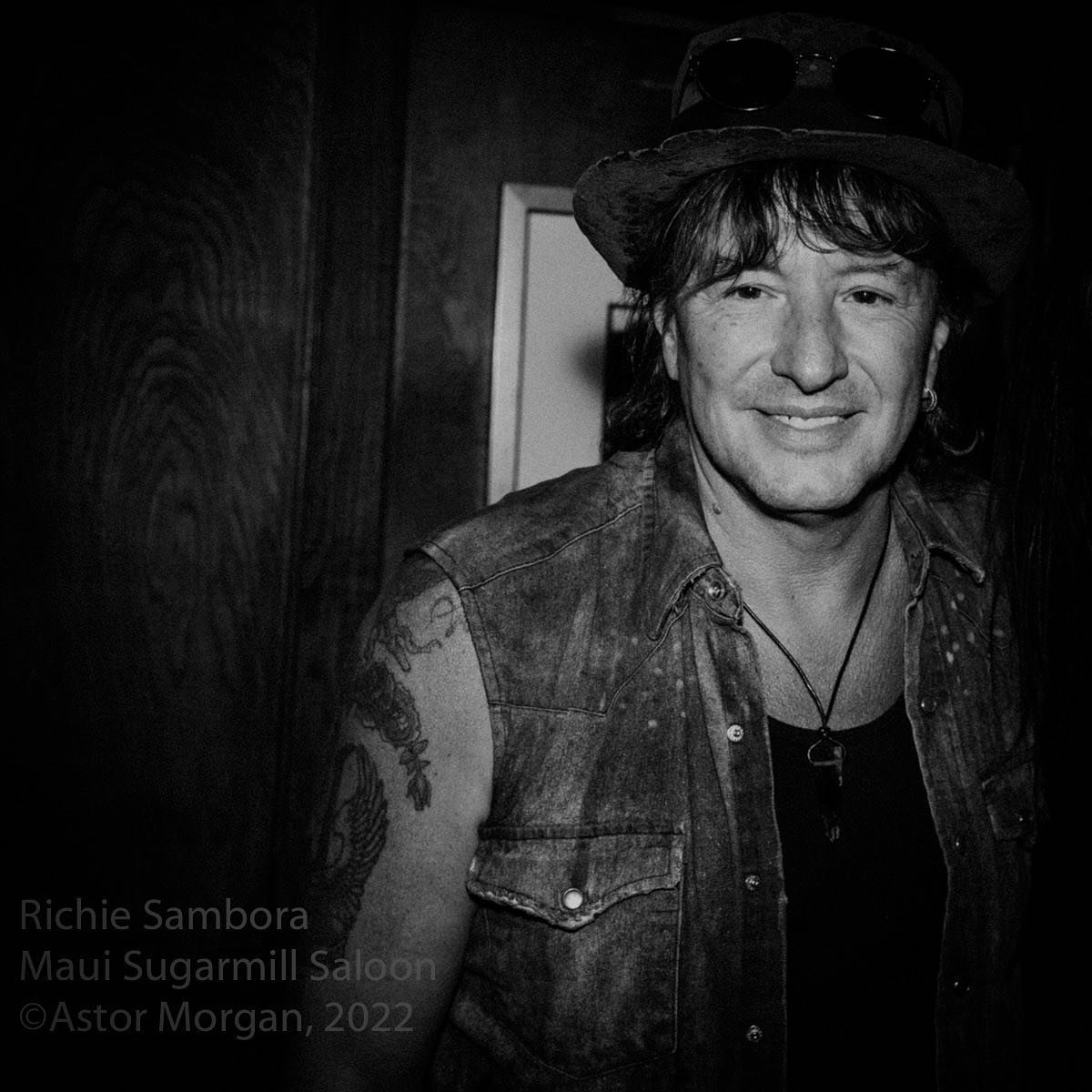 SamboraItalia's tweet photo. Nice picture of our @TheRealSambora
#Repost @ betweensetsbyastormorgan
. #richiesambora #bonjovi #mauisugarmillsaloon @mauisugarmillsaloon #msms #betweensets #guitaristsofinstagram #betweensetsbyastormorgan https://t.co/MgZtBHKKxc