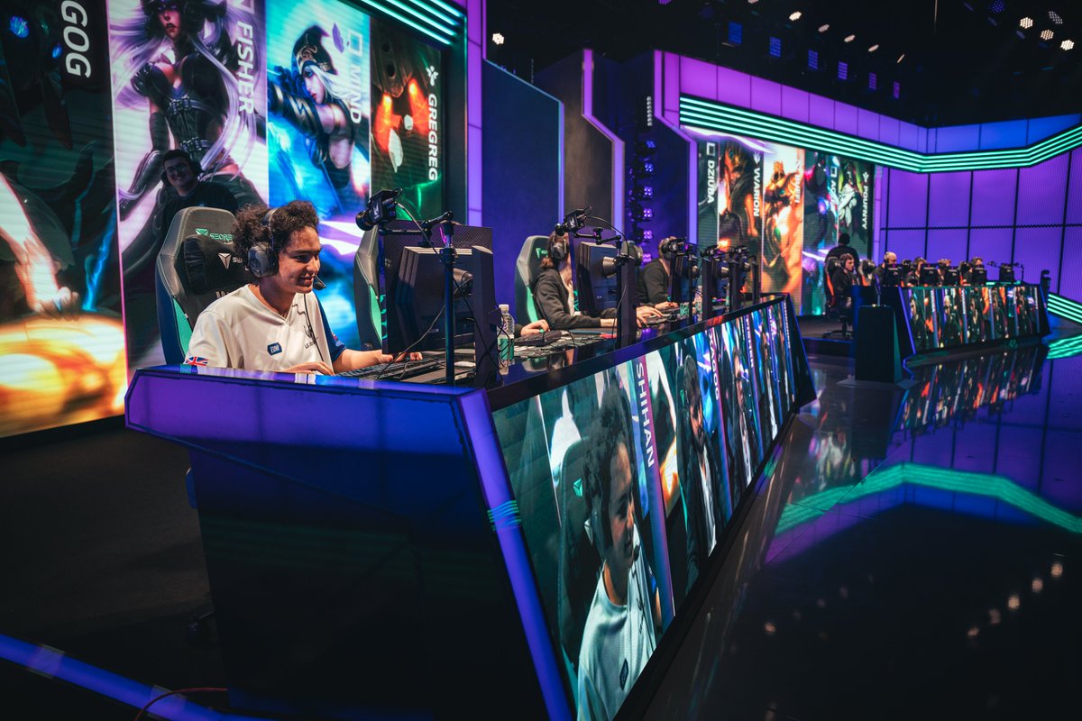 werlyb's tweet photo. Como el otro dia vimos en directo el #LGUltraGear EU Server Clash ya ha acabado. 
 
Para celebrarlo tenemos SORTEO de un MONITOR de 24” 144Hz, 1ms
 
Para participar:
 
🔁 RT a este tweet.
✍ Sigue a @werlyb y @UltraGearGaming 

Enhorabuena a Candy Claus Gamers! ❤️ https://t.co/Rp1glW4Szu