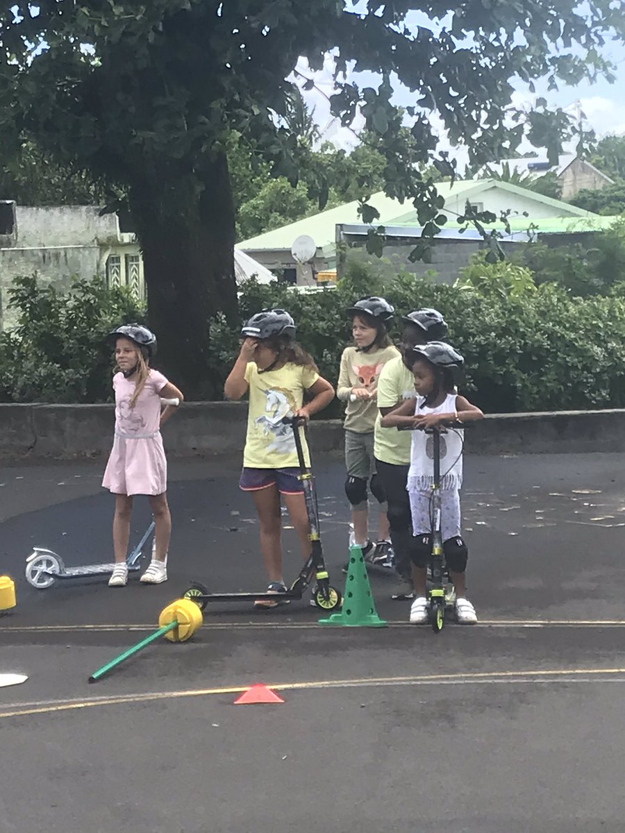 Et vous qu’est-ce que vous faites pour préparer la rentrée ? Nous, c’est Savoir rouler, programmation et Spectacle de contes @Prevention_MAIF <a href="/ecoleouverte/">ecoleouverte</a> Merci aux créatives maîtresses, aux AESH et <a href="/ServiceCivique/">Service Civique</a>