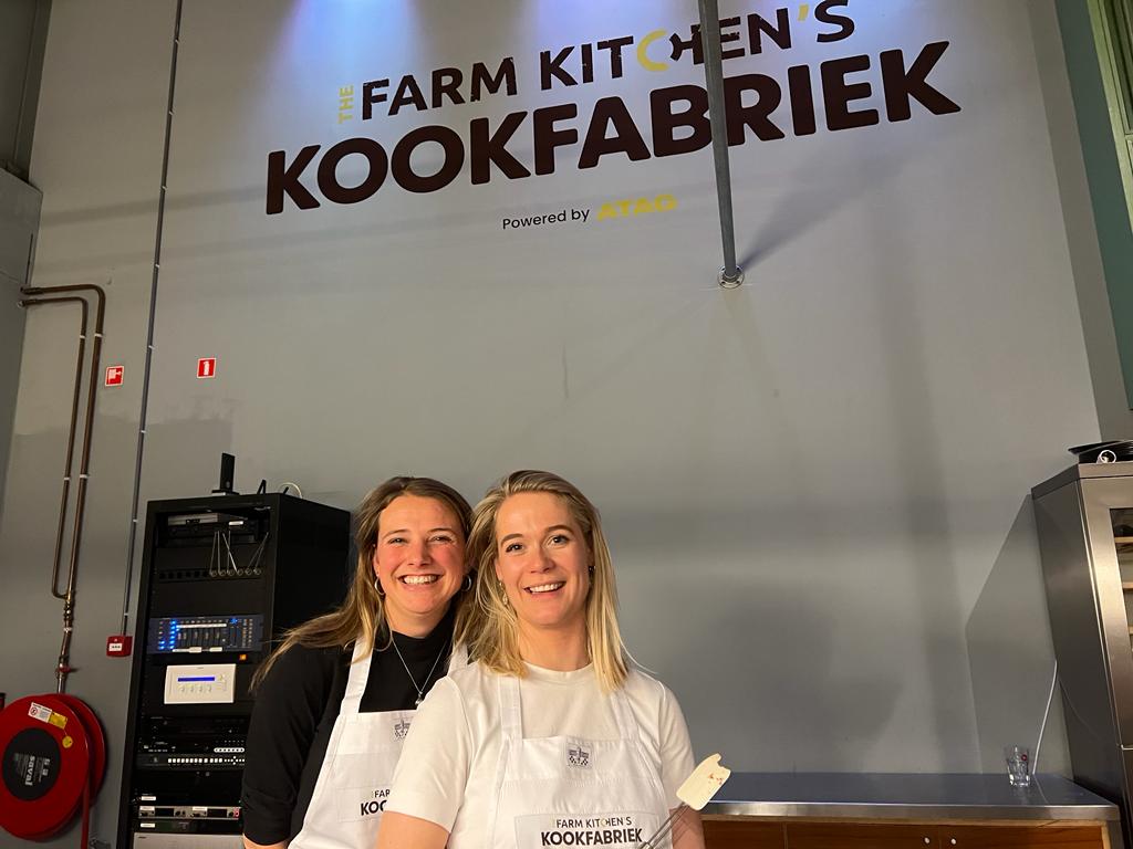RvdbHR's tweet photo. Gisteren haalden wij de chef in ons naar boven! ๐จโ๐ณ
#kookworkshop #teamevent #uitje #koken #gezelligheid #hr #werkenbij #werkenbijrvdb #rvdb https://t.co/q96B8DdYYt