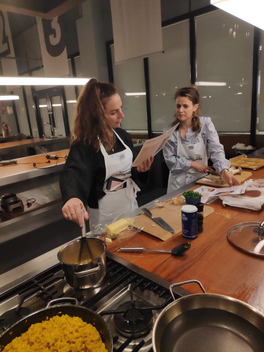 RvdbHR's tweet photo. Gisteren haalden wij de chef in ons naar boven! ๐จโ๐ณ
#kookworkshop #teamevent #uitje #koken #gezelligheid #hr #werkenbij #werkenbijrvdb #rvdb https://t.co/q96B8DdYYt