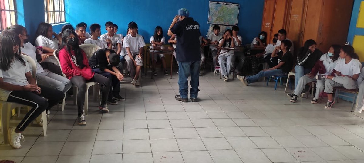 IESS_SSC's tweet photo. #Napo | Personal sanitario del dispensario El Capricho del #IESSCampesino comprometidos con el club de adolescentes de Márquez de Selva Alegre, imparten charlas de salud sexual y reproductiva en el taller 'Proyecto de Vida' 👩‍🏫🧑‍🏫 https://t.co/NXbU87wvHG