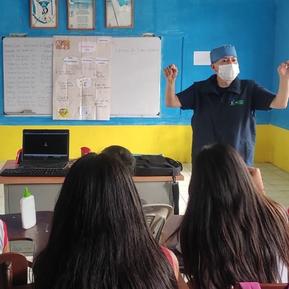 IESS_SSC's tweet photo. #Napo | Personal sanitario del dispensario El Capricho del #IESSCampesino comprometidos con el club de adolescentes de Márquez de Selva Alegre, imparten charlas de salud sexual y reproductiva en el taller 'Proyecto de Vida' 👩‍🏫🧑‍🏫 https://t.co/NXbU87wvHG