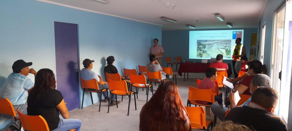 MOP_Atacama's tweet photo. 📍#AltodelCarmen
#DOH llevó adelante Participación Ciudadana c/los vecinos de Las #Pircas, instancia donde se informó los avances del contrato de conservación de la quebrada.
✔️Inv. 215 mill
✔️Nuevo Enrocado d 120m lineales
✔️Nuevas piscinas de decantación (5.000m3)
✔️Avance 35% https://t.co/fXxDgHEw17