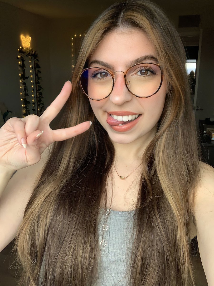 sunniettv's tweet photo. The trainer.               The pokémon. https://t.co/4VNLUESRty