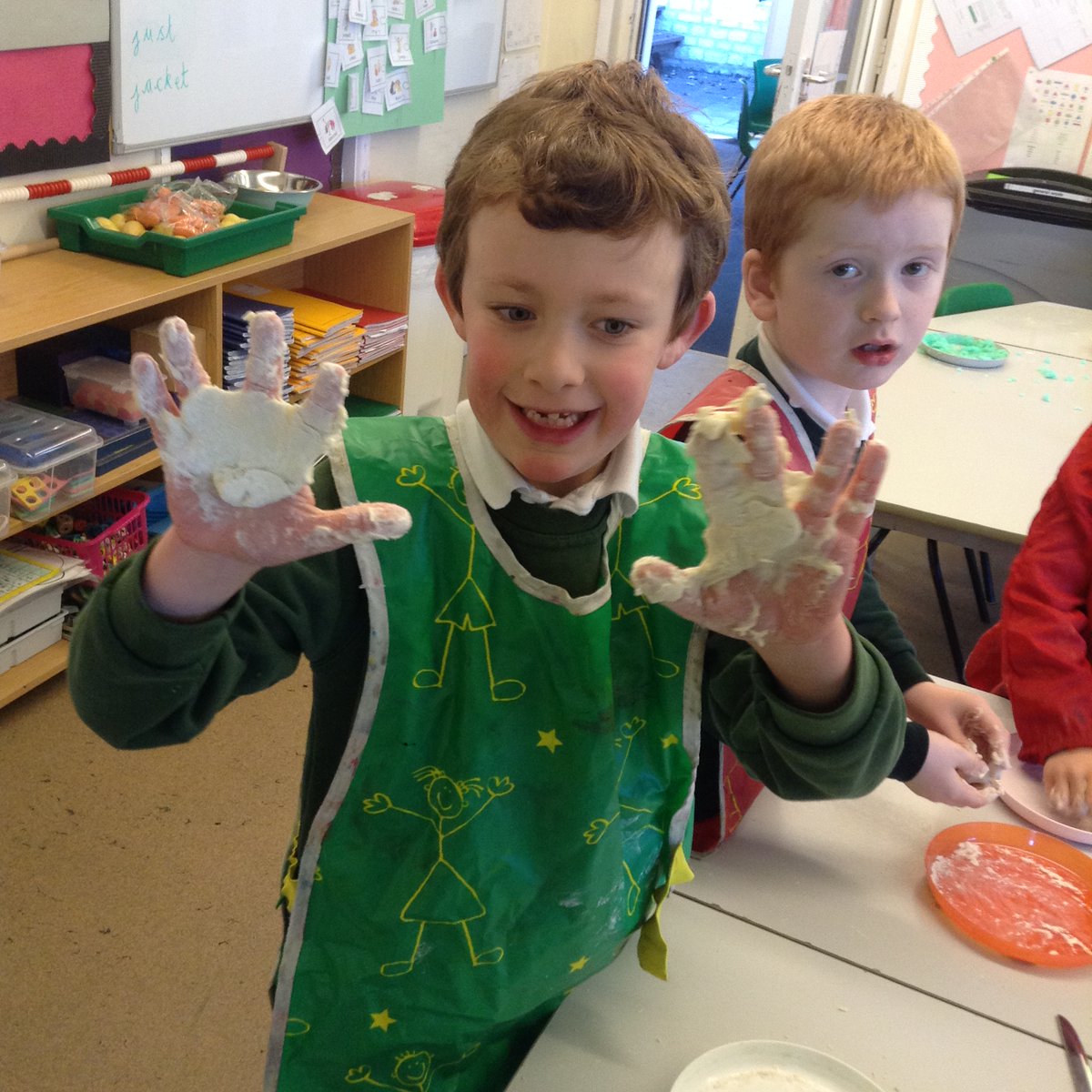 StSampsonsPri's tweet photo. Year 2 enjoyed exploring the properties of materials on different base stations this afternoon #messyscience #experienciallearning https://t.co/4KaFCqhgIn