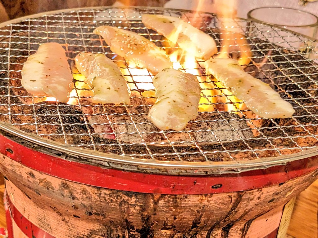 marumarupine's tweet photo. 500000000年ぶりの焼肉めっちゃおいしかったです🙏勝手に自分だけデザート頼んでごめんなさい🍓 https://t.co/bpnHgua5pe