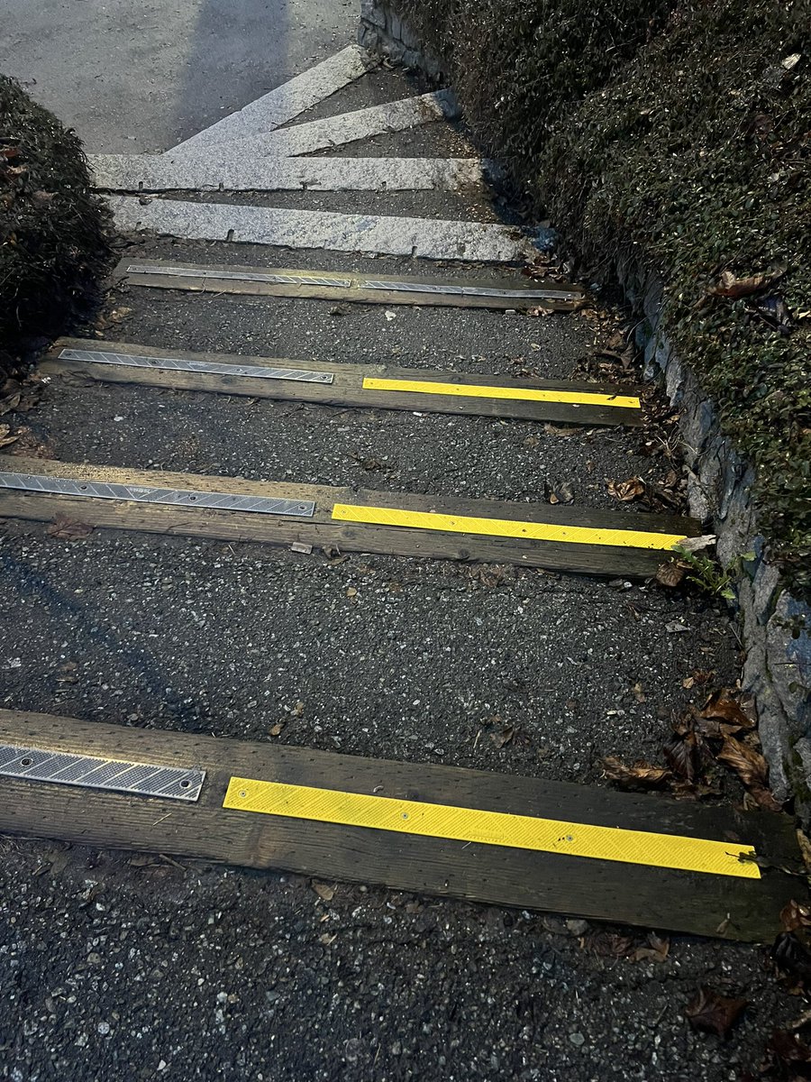 bmeckie's tweet photo. Thanks @CityOfNorthVan for the quick fix! Reported missing rubber grip strips the stairs on the #cityfix app yesterday morning, and it was fixed the same day! Now I will lessen my chances of biffing it on these stairs #northvan https://t.co/ChW9RlQbyC