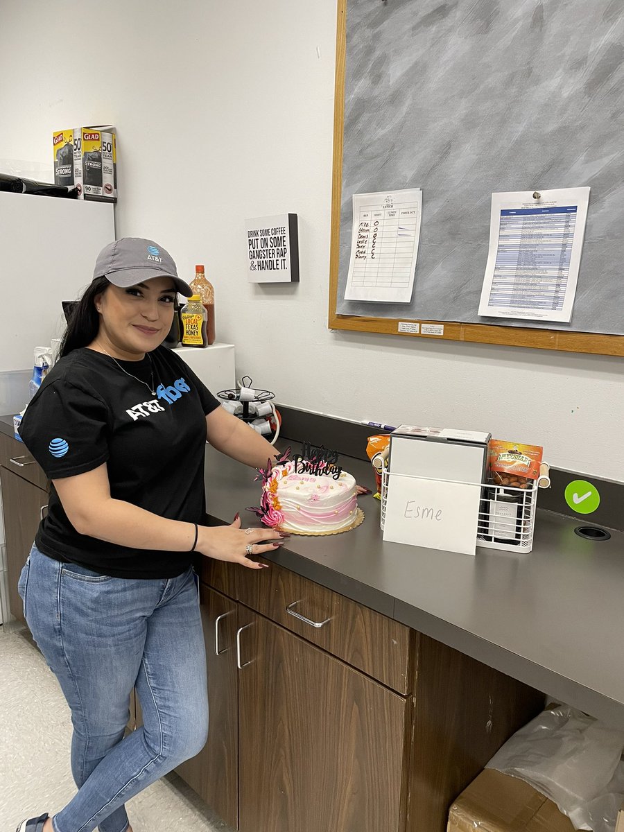 Adonica_5's tweet photo. Happy Birthday Esme! I appreciate all that you do for the Mesquite Team!! Enjoy your day! 🎂🎈✨ #MK @NTX_Market @dbustamante1210 @Rainey_5335 @Devin_DLP https://t.co/qvsAxPrhga