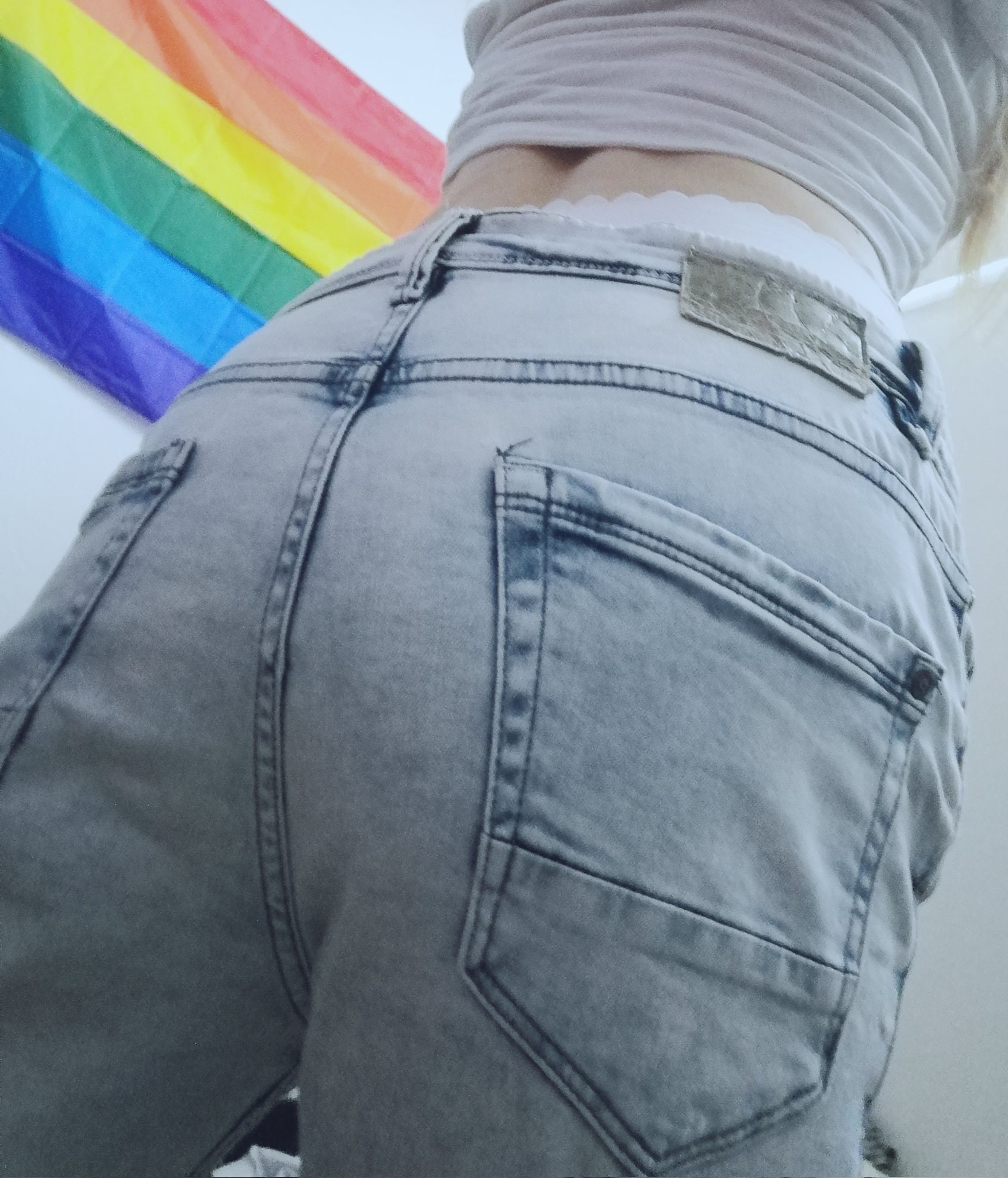 I forgot my pant here https://t.co/zQ0wWRkHdt please come help me ❣️#hot https://t.co/H7u881k5gl