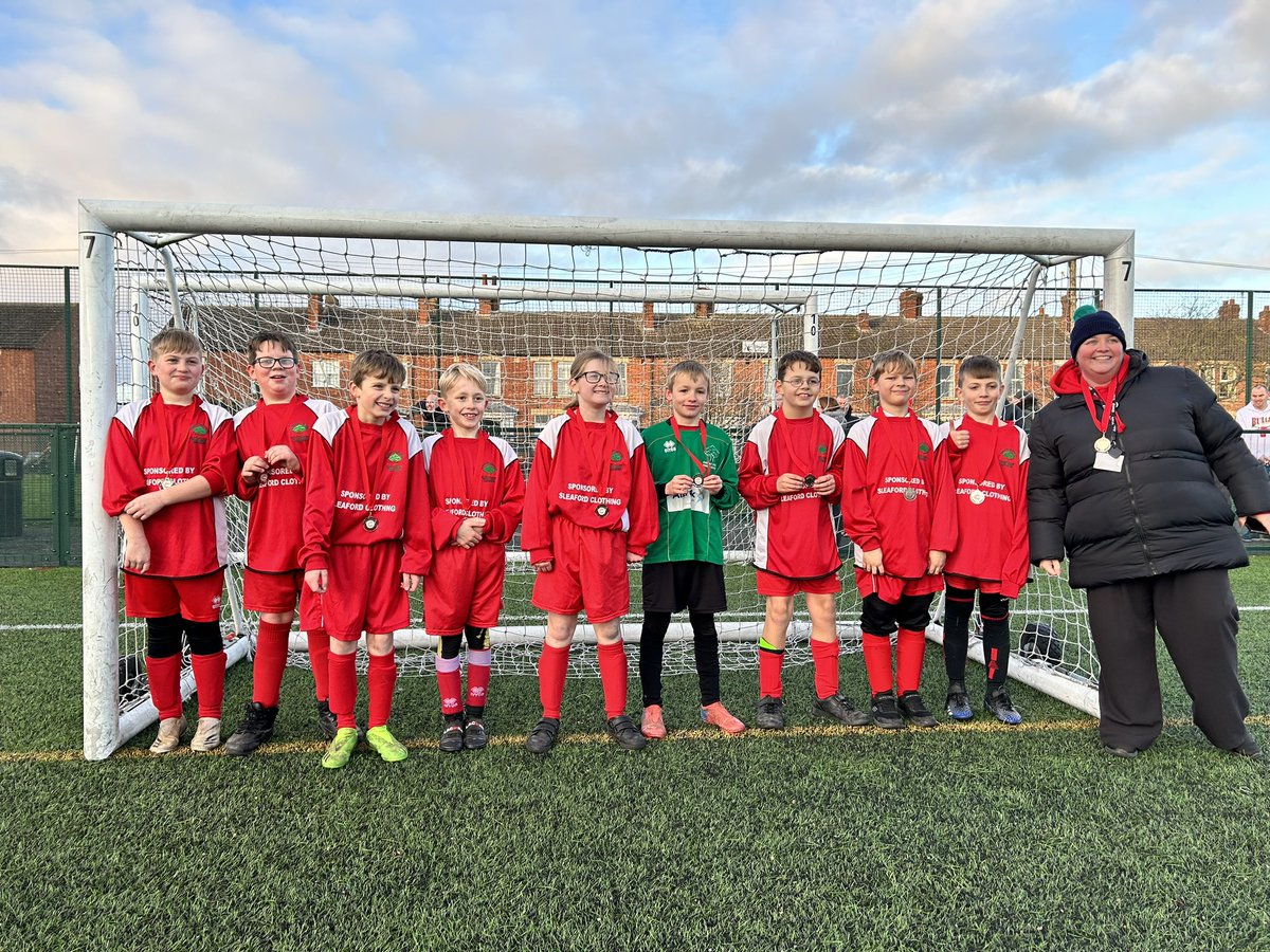 CGSOutreach's tweet photo. Football finals completed!! Well done to all teams! 
🏅 1st Place Large schools = @St_Botolphs_Sch
🏅 1st Place Small school = @ChestnutRusk 
🏅 2nd Place School = @navenbysport 

Best of luck at the county finals!! 🤞🏻 https://t.co/Xx0UGYarRY