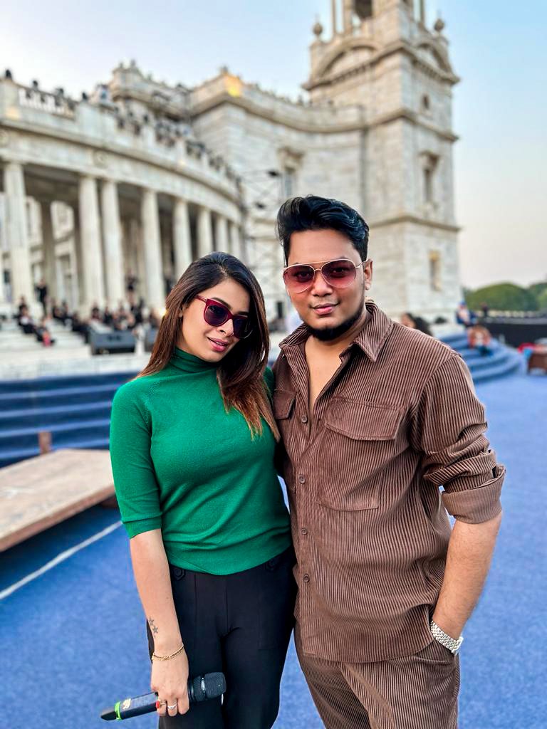 IslamPoluck's tweet photo. Iman Chakraborty Keep sharing these beautiful smiles &amp; stay wonderfully music!!! 😊
I ❤️ u
Throwback from Victoria Memorial Show..
#samiulislampoluck #পোলাক https://t.co/lzr3khXTRW