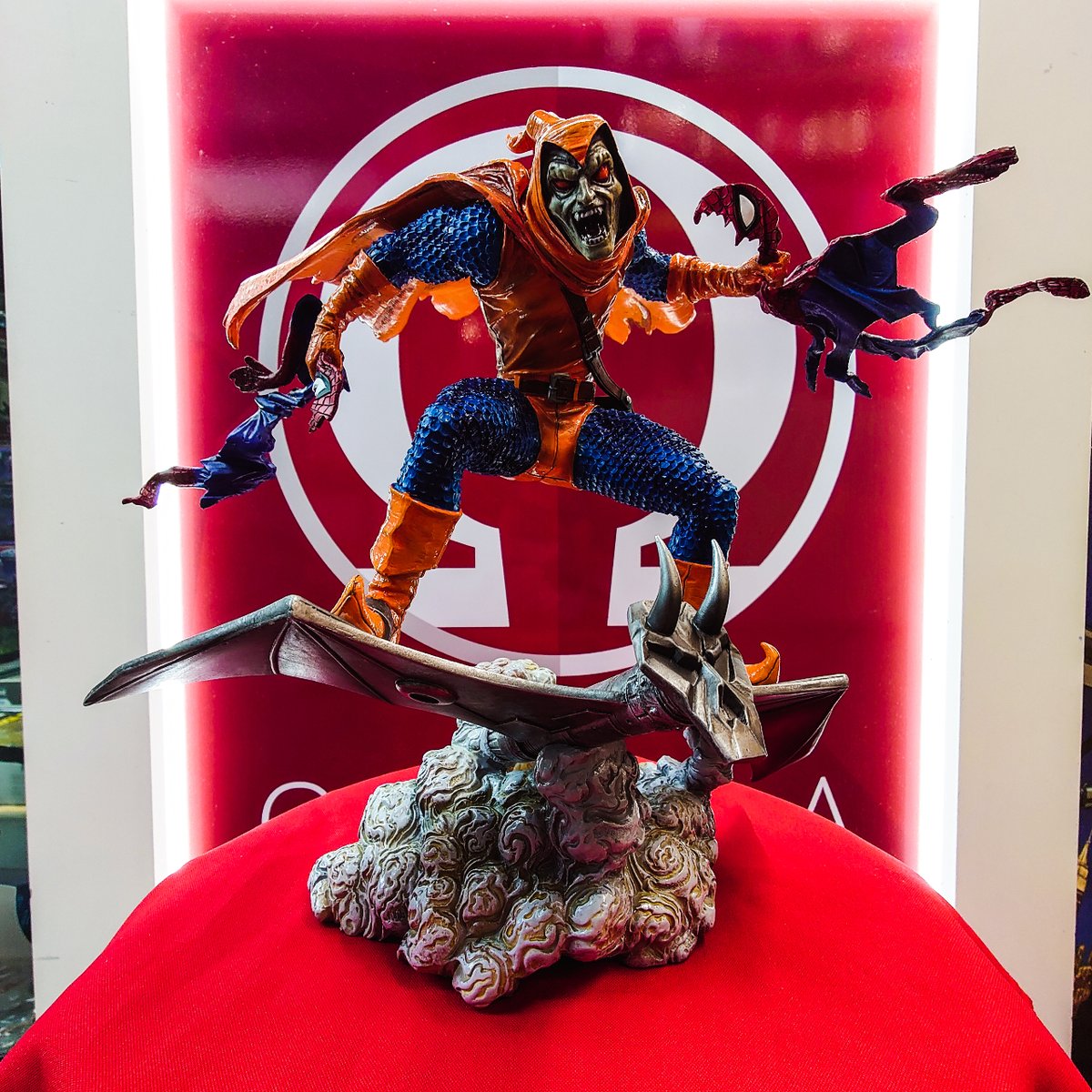 OmegaCenter0's tweet image. Por si no visteis la maravilla que es esta #DiamondSelect numerada a 3.000 unidades del #Hobgobling... ¡tomad tres tazas!
¡Uno de los villanos más míticos de #Spiderman, hecha figura de resina increíble!
#OmegaCenter #Figuras