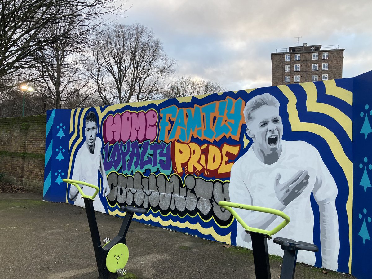 Zak_Wagman's tweet photo. Checking out these beautiful murals for the #NoMoreRed campaign by @stazzyart in Islington today! https://t.co/nUyPjNm4Se