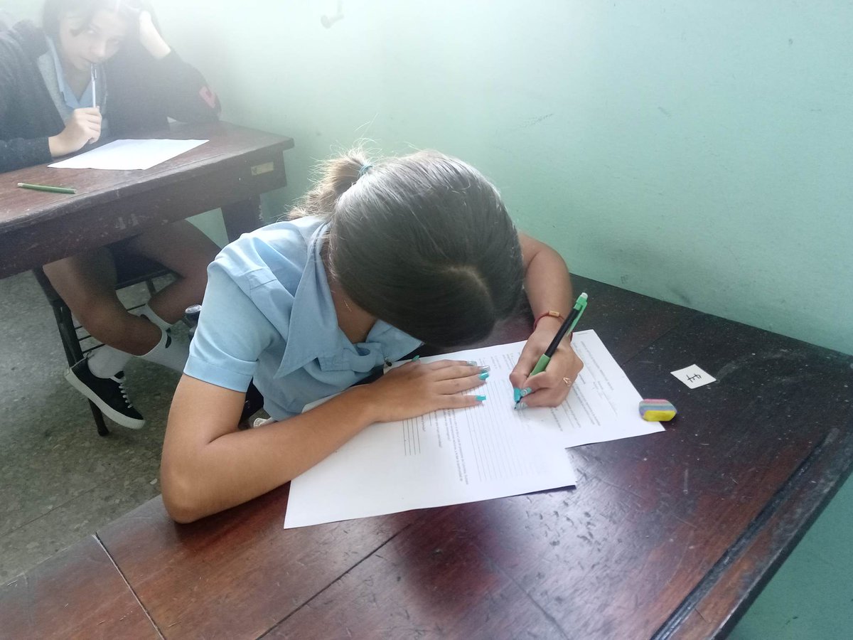 #VillaClara: Se realiza en estos momentos en la #UCLVnuestra la prueba de aptitud para los estudiantes villaclareños que aspiran a ingresar en el Colegio de la Carrera de Periodismo. Participan en la misma varios profesionales de nuestros Medios de Prensa en el territorio.#Prensa