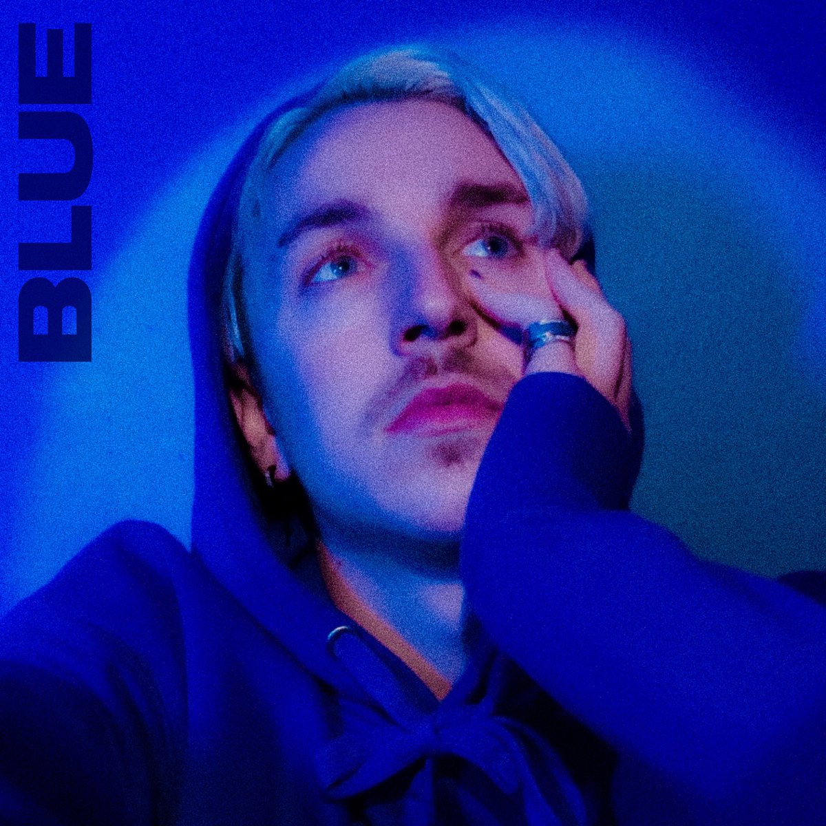 svnshytriz's tweet photo. blue 💙 out now

https://t.co/Jzt6j9i0kt

produced by me 🥁 🎹 and @lockhome_ 🎸
directed by @coltperiod 🎥 

i wrote this song while i was at the beach watching the sunset by myself. it’s a love letter to the sun/the light. https://t.co/1gG2xvyhIj