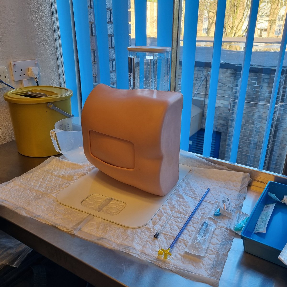 Medical SpR skills lab in full flow. Providing training for chest drains, central lines, ascitic drains and LP. 

Massive thank you to <a href="/RWTPGclinskills/">RWTPGSKILLS</a> <a href="/FoSBEWolverham1/">@FoSBE RWT</a> for your expertise and support for this session! And huge thank you to our faculty for facilitating!