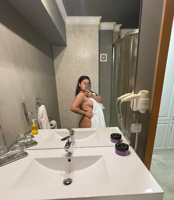 Pov: Sunt Fosta ta si iti dau Mesaj ca Imi e dor de pula ta. Ce faci?   A: Imi dai ceea ce am nevoie💦 B: