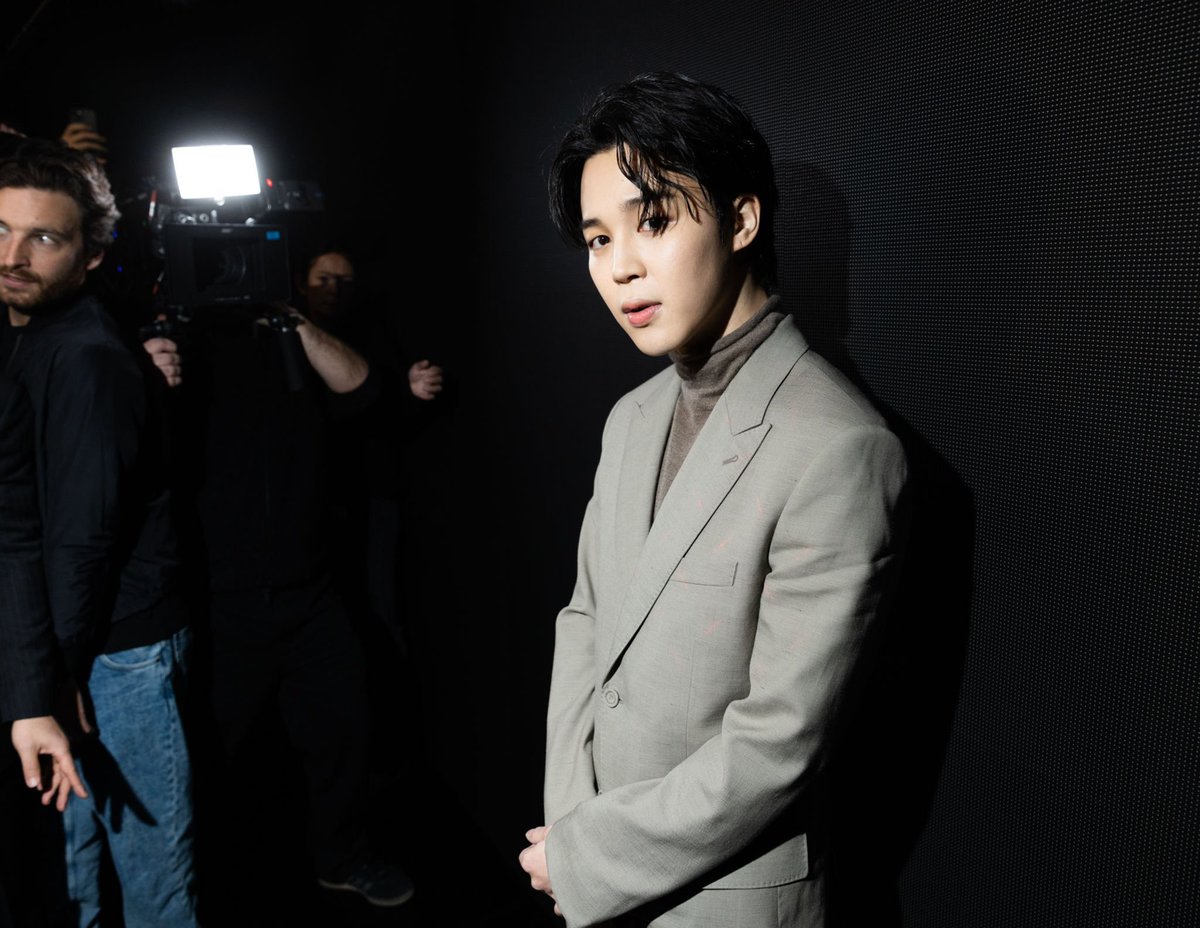 popcultureshub's tweet photo. Jimin attends the Dior Homme Menswear Fall-Winter 2023-2024 show as part of #PFW https://t.co/NmkFAdC8iX