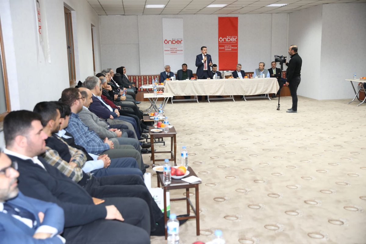 #Malatya ÖNDER İmam Hatipliler Derneği’nin İl Koordinasyon Kurulu toplantısına katıldık.

İmanlı ve inançlı bir neslin yetişmesinde büyük gayretleri olan ÖNDER İmam Hatipliler Derneği Genel Başkanı Abdullah Ceylan’a, yönetimine ve tüm ekibine teşekkür ediyorum.