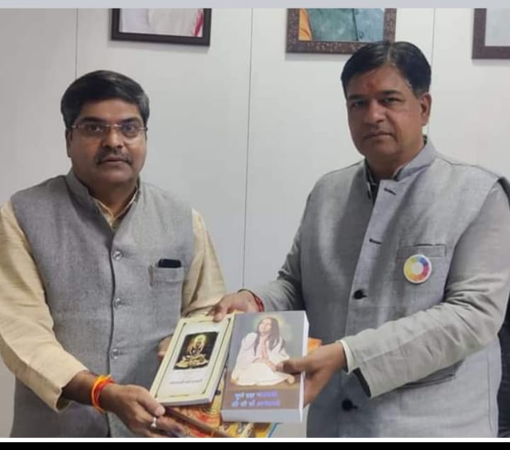 mpbalaayog's tweet photo. एवं मध्य प्रदेश भारतीय रेड क्रॉस सोसाइटी के चेयरमैन डॉ गगन कोल्हे जी से सौजन्य भेट कर बाल आयोग द्वारा प्रस्तावित राज्य स्तरीय कार्यशाला के संबध में विचार विमर्श किया। #JansamparkMP #wcdmp #mpcpcr #ncpcr #balaayog #mpbalaayog https://t.co/hLKy3Y63ly