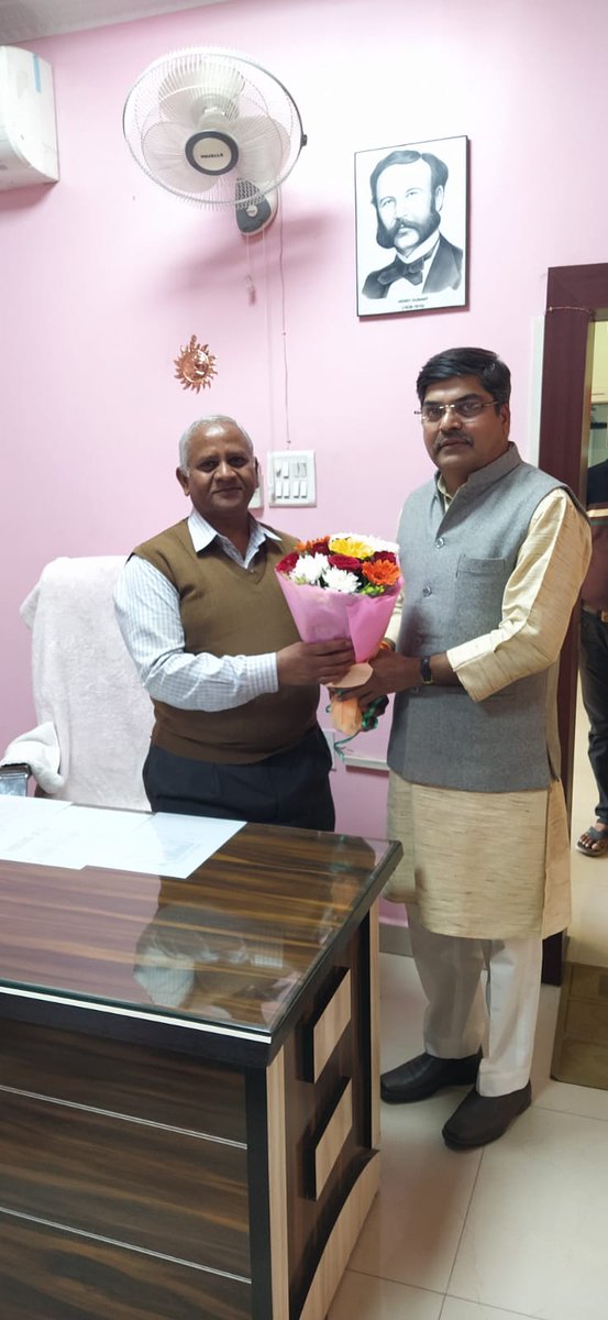mpbalaayog's tweet photo. एवं मध्य प्रदेश भारतीय रेड क्रॉस सोसाइटी के चेयरमैन डॉ गगन कोल्हे जी से सौजन्य भेट कर बाल आयोग द्वारा प्रस्तावित राज्य स्तरीय कार्यशाला के संबध में विचार विमर्श किया। #JansamparkMP #wcdmp #mpcpcr #ncpcr #balaayog #mpbalaayog https://t.co/hLKy3Y63ly