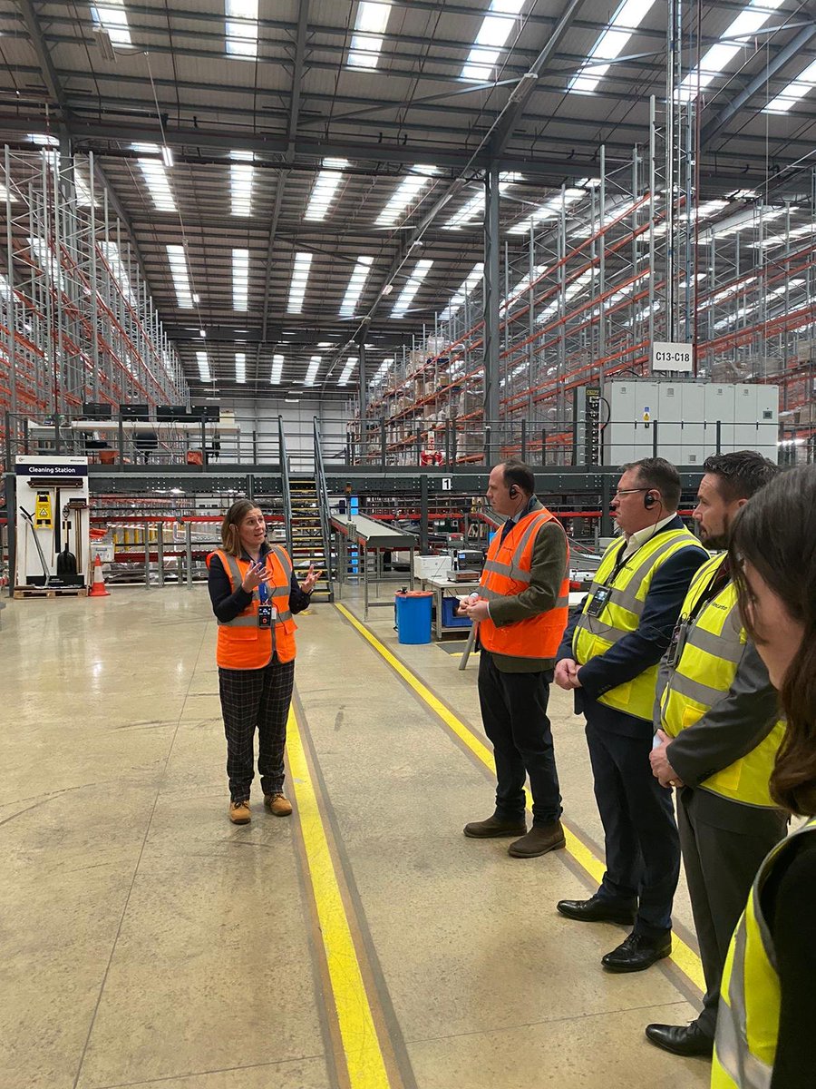 roadfreightappg's tweet photo. Great day visiting the @wincantonplc Web and Innovation Hub in Northamptonshire to see first-hand  how new technology is defining new ways of working to shape the digital supply chain of the future and discuss some of the key issues impacting this essential industry. https://t.co/GAQk1cEiIk
