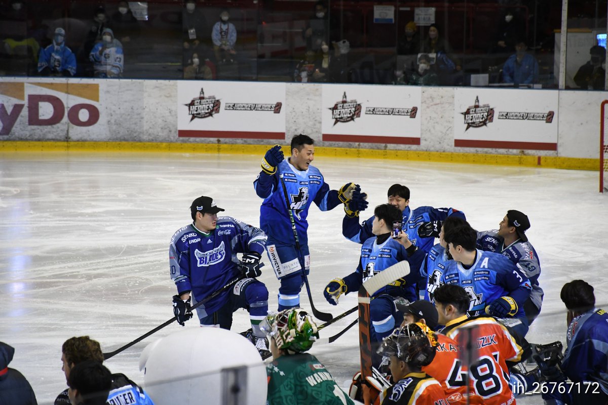 ih_26767172's tweet image. ゴール嬉しいクルクルドンク選手～‹‹\(´ω` )/››‹‹\(   ´)/››‹‹\( ´ω`)/››
  #アイスホッケーヒーローズ2
 #アジアリーグアイスホッケー
 #HLアニャン