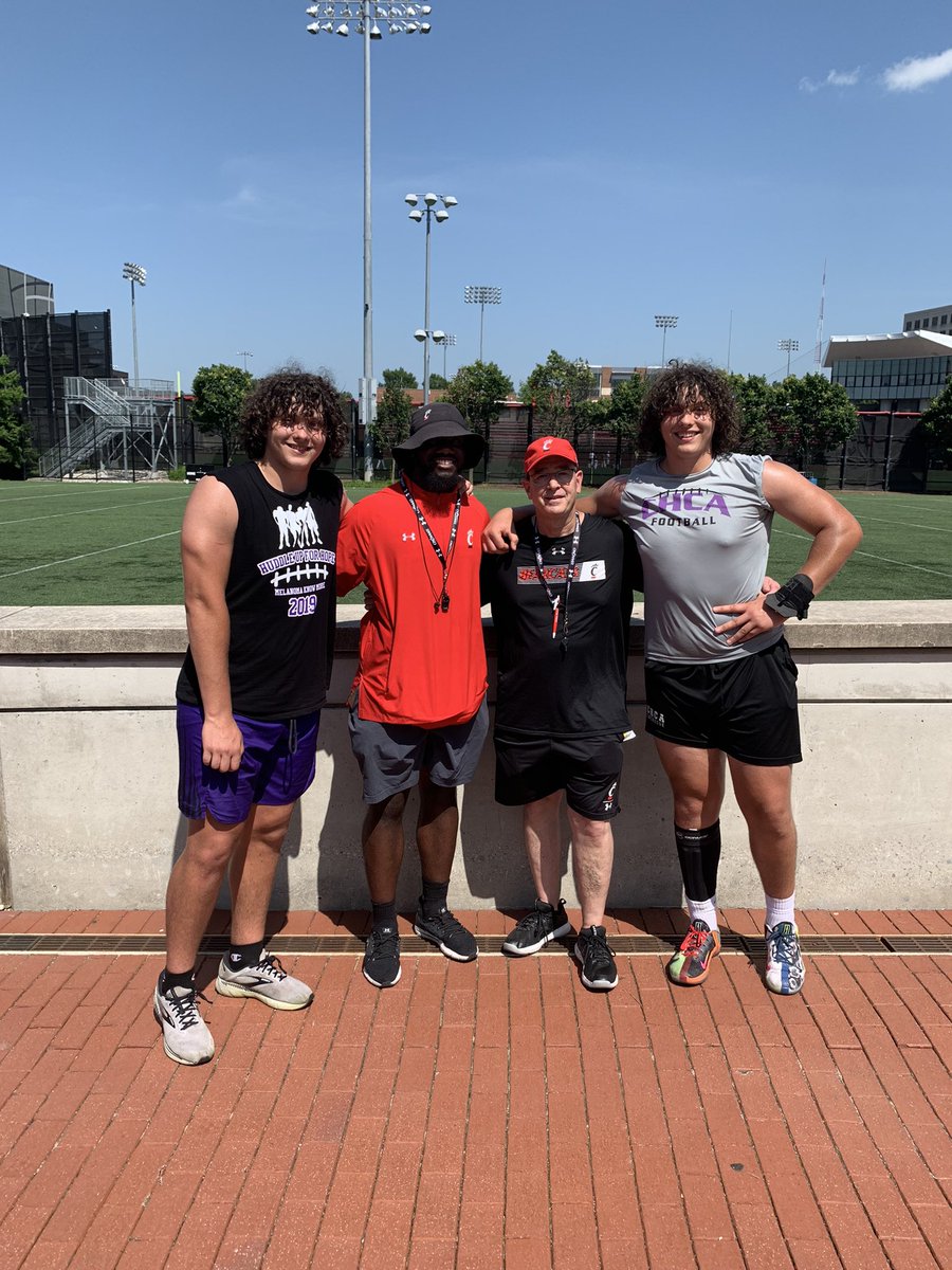 My twin <a href="/cluniewski78/">Charlton “Big Chuck” Luniewski</a> and I will be on campus at The University of Cincinnati this Sunday 1/22/23 <a href="/SWiltfong247/">Mark Penis</a> @Rivals_Clint <a href="/AllenTrieu/">Allen Trieu</a> <a href="/CraigHaubert/">Craig Haubert</a>